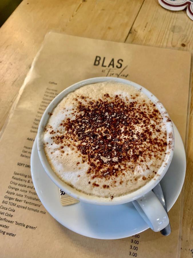 Blas At Fronlas Cafe - The Heart Of Newport Ньюпорт Екстер'єр фото
